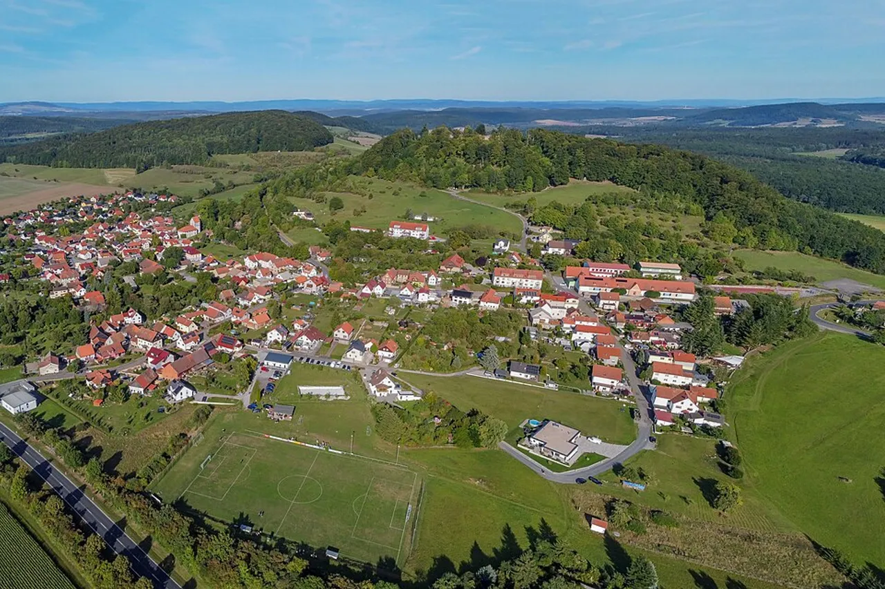 Burgruine Henneberg – widok 1