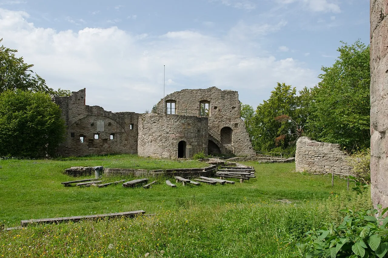 Burgruine Henneberg – widok 4
