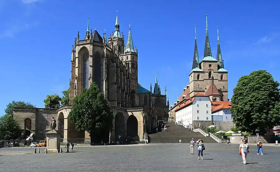 Katedra i kościół św. Sewera przy Domplatz.