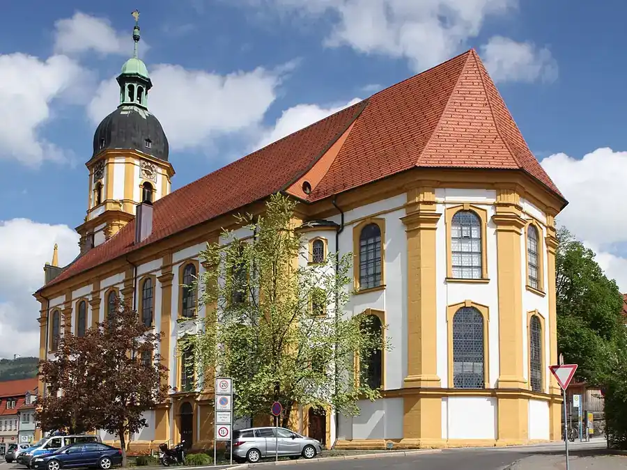 Kreuzkirche w centrum Suhl.