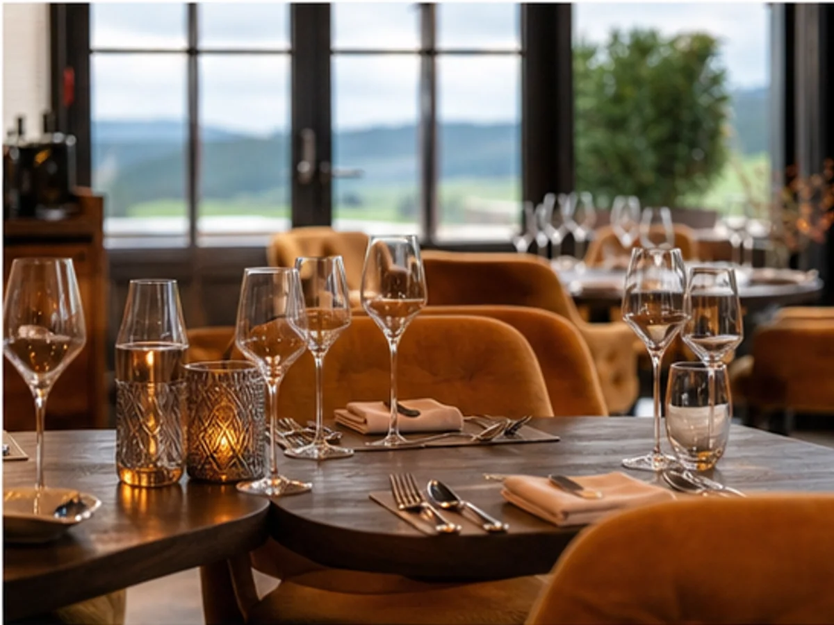 Wizualizacja AI restauracji The First – ujęcie 1